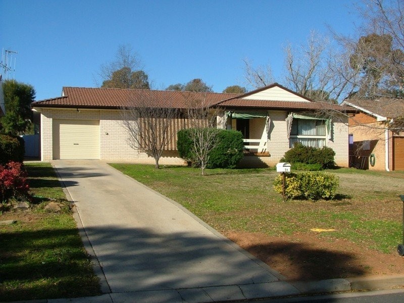 19 Hanna Street, Cowra NSW 2794