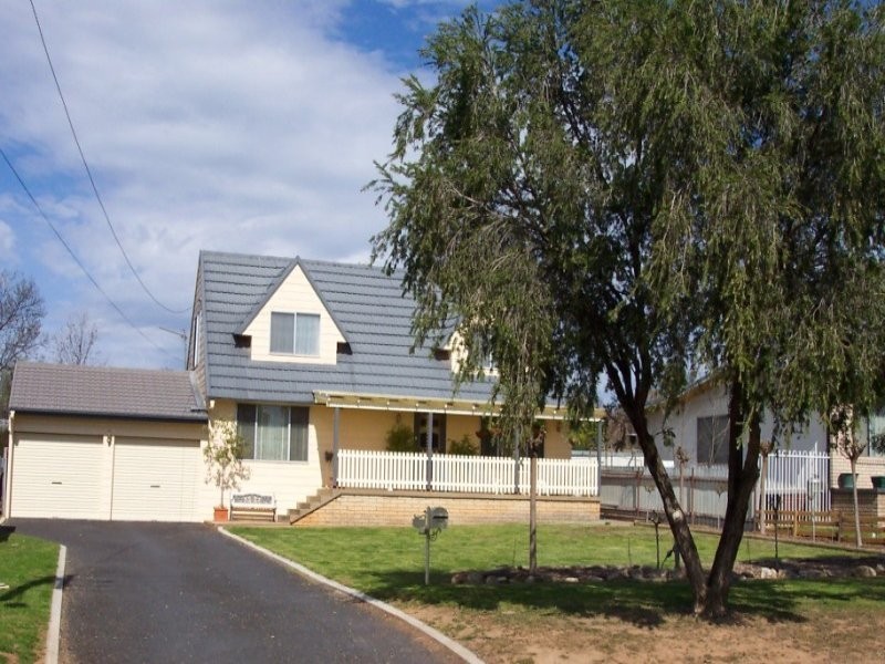 8 Walker Street, Cowra NSW 2794