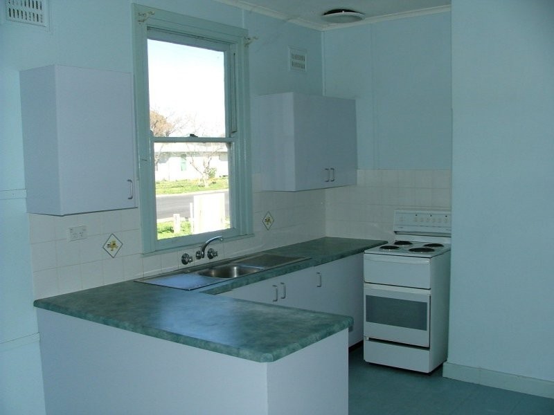 2 Dungowan Street, Cowra NSW 2794