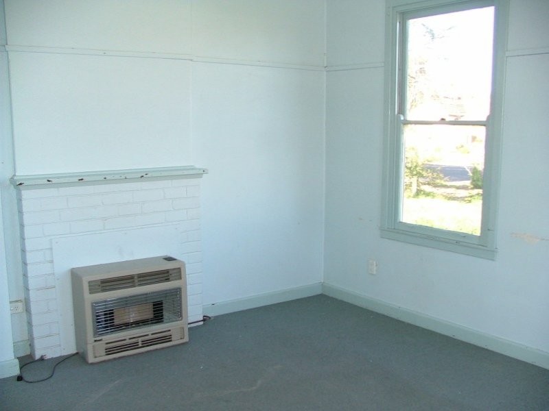 2 Dungowan Street, Cowra NSW 2794