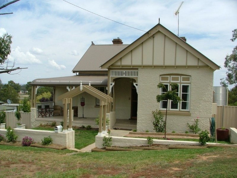 8 Smith Street, Cowra NSW 2794
