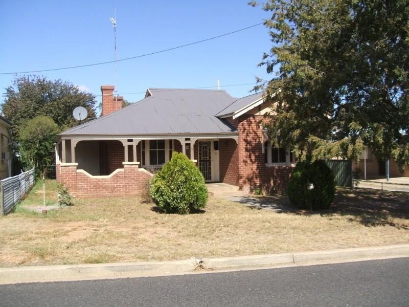 19 Dungaleer Street, Cowra NSW 2794