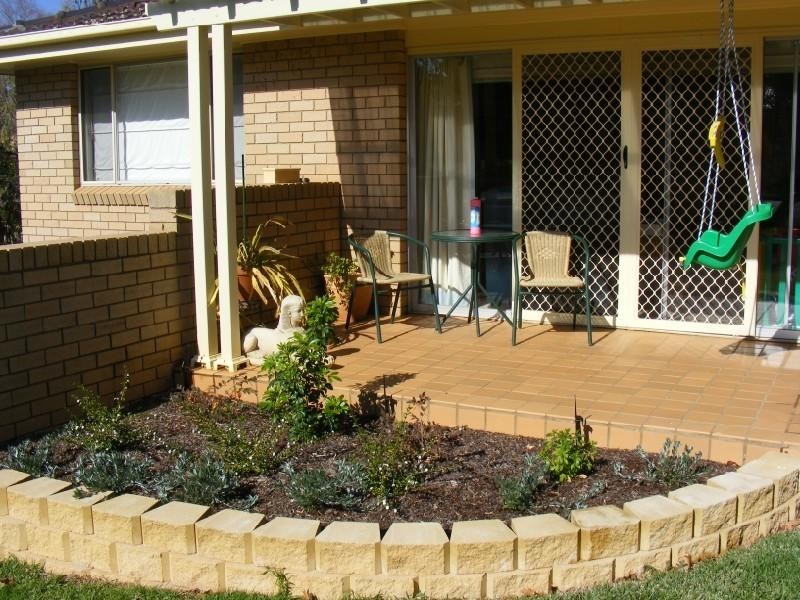 4 Taronga Drive, Cowra NSW 2794