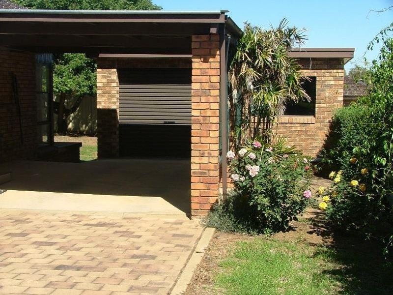 15 Yaldara Crescent, Cowra NSW 2794