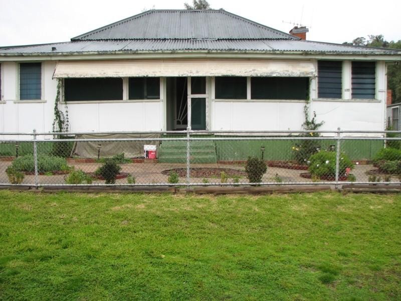 33 Main Street, Darbys Falls NSW 2793