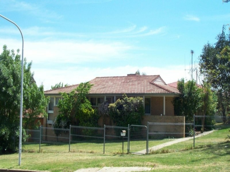 4 Karinya Street, Cowra NSW 2794