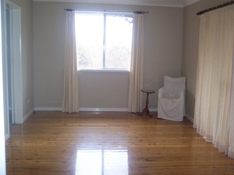 1 Elizabeth Avenue, Cowra NSW 2794