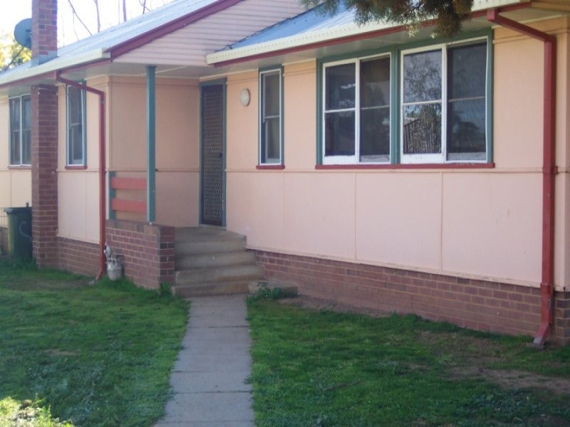 34 Logan Street, Cowra NSW 2794