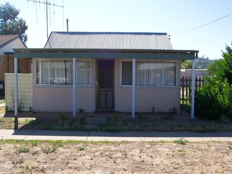 11 Victor Street, Cowra NSW 2794
