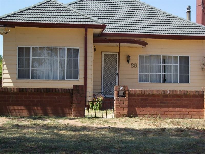 28 Grenfell Road, Cowra NSW 2794