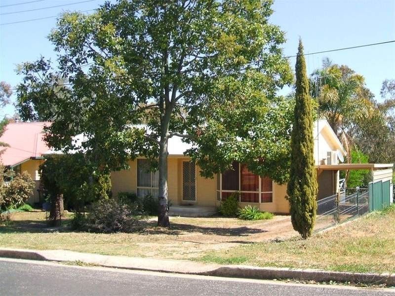 22 Chapman Street, Cowra NSW 2794