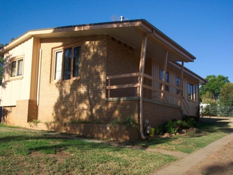 7 Morilla Street, Cowra NSW 2794