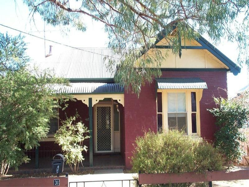 31 Vaux Street, Cowra NSW 2794