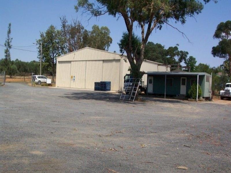 31 Grenfell Road, Cowra NSW 2794