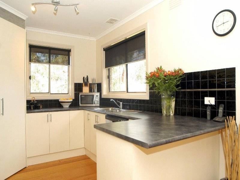 10 Corrong Cres, Mooroolbark VIC 3138