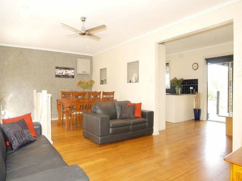 10 Corrong Cres, Mooroolbark VIC 3138