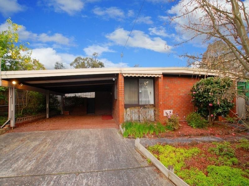 16 Walnut Drive, Kilsyth VIC 3137