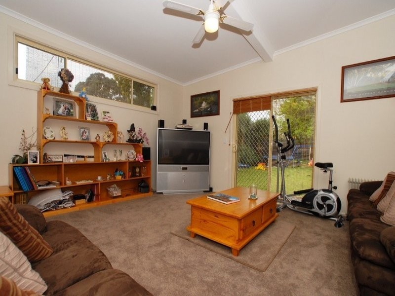 19 Shelley Avenue, Kilsyth VIC 3137