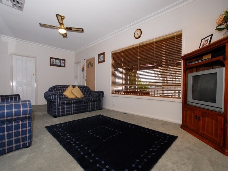 19 Shelley Avenue, Kilsyth VIC 3137