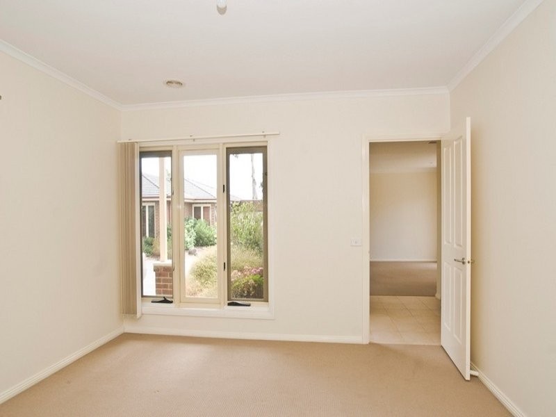 6/37 HOLLOWAY ROAD, Croydon North VIC 3136