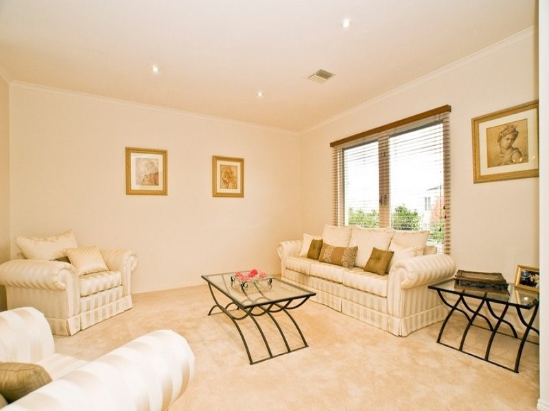 7 CLINTON LANE, Chirnside Park VIC 3116