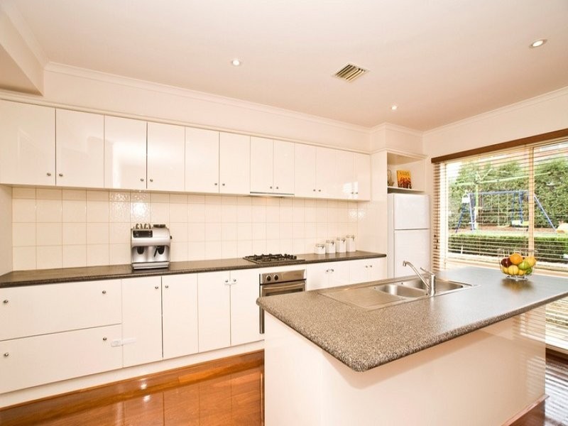 7 CLINTON LANE, Chirnside Park VIC 3116