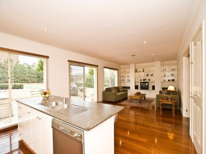 7 CLINTON LANE, Chirnside Park VIC 3116