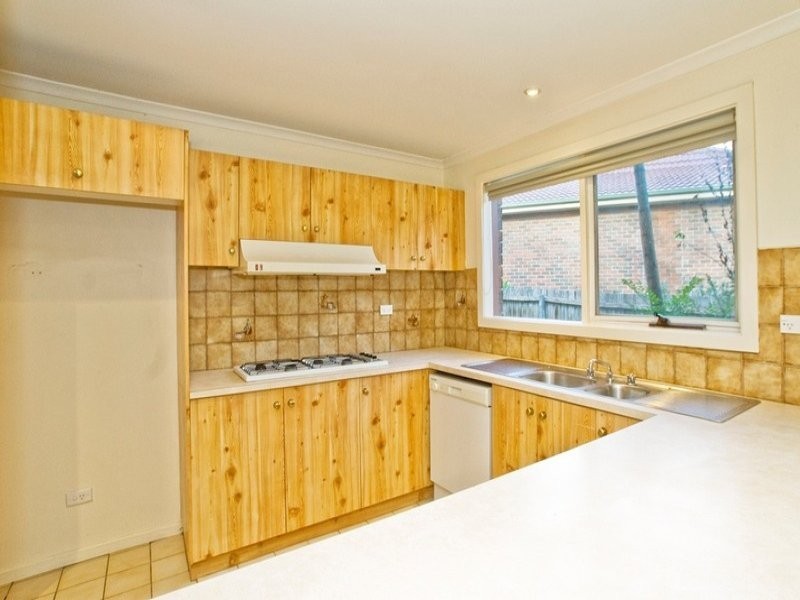 10 HELSTON COURT, Croydon Hills VIC 3136