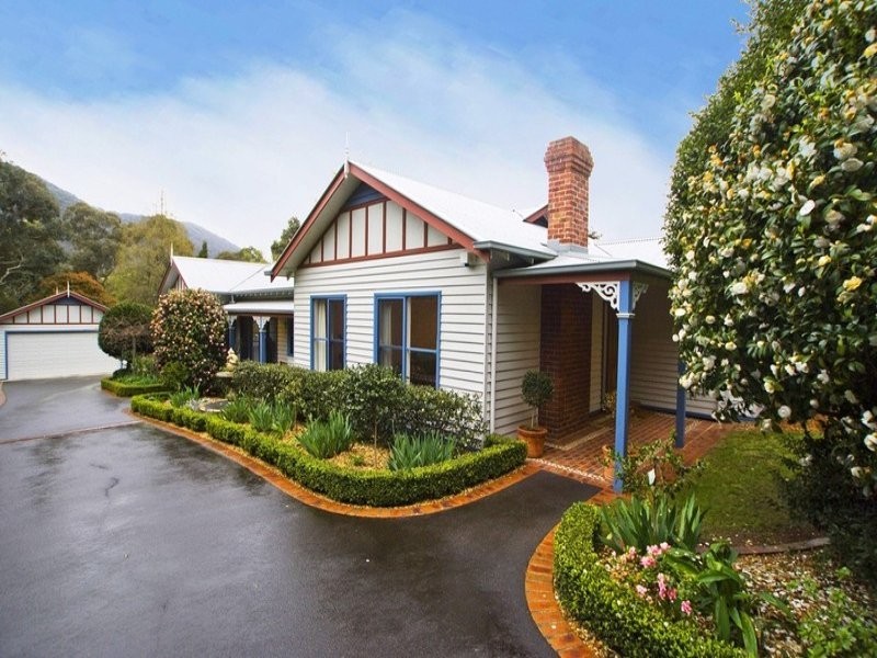 890 MOUNT DANDENONG ROAD, Montrose VIC 3765