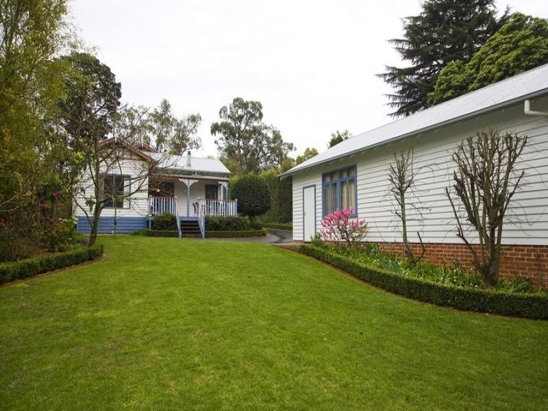 890 MOUNT DANDENONG ROAD, Montrose VIC 3765