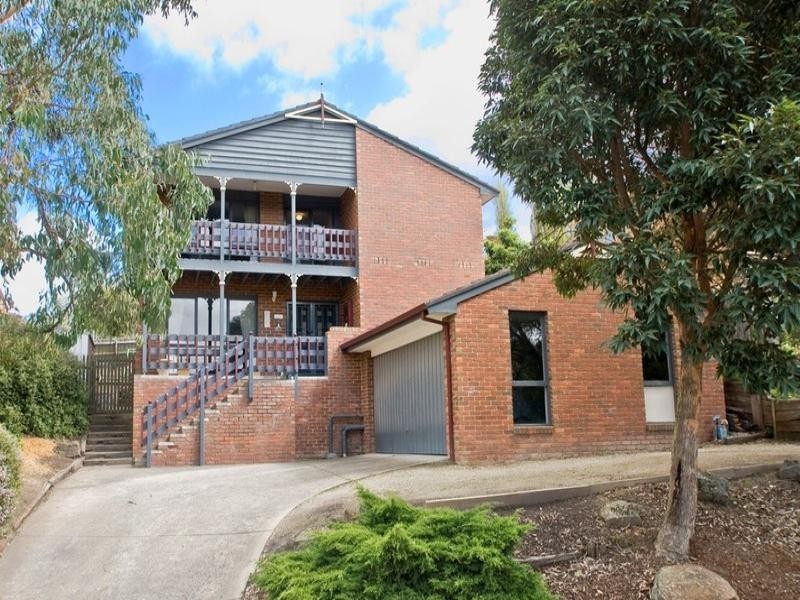15 NANGATHAN WAY, Croydon North VIC 3136