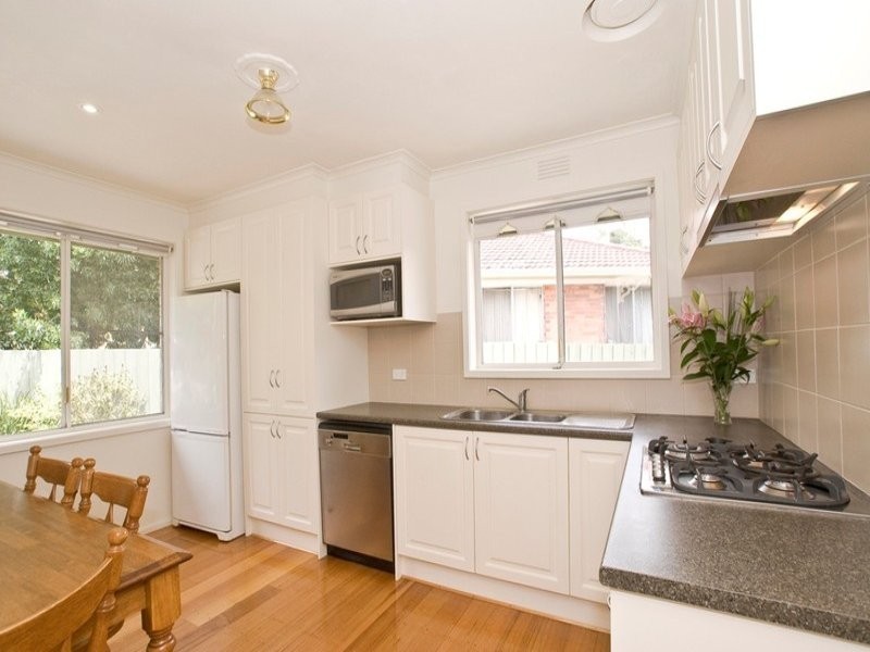 15 WINIFRED ROAD, Mooroolbark VIC 3138