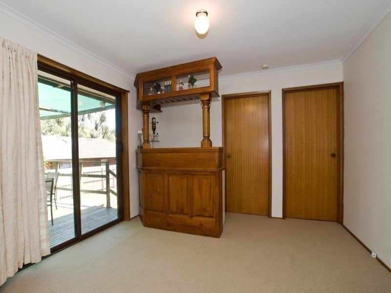 33 CHURCHILL DRIVE, Mooroolbark VIC 3138