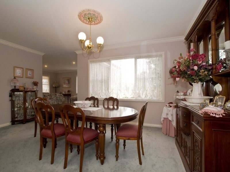 2 MORTON PLACE, Chirnside Park VIC 3116