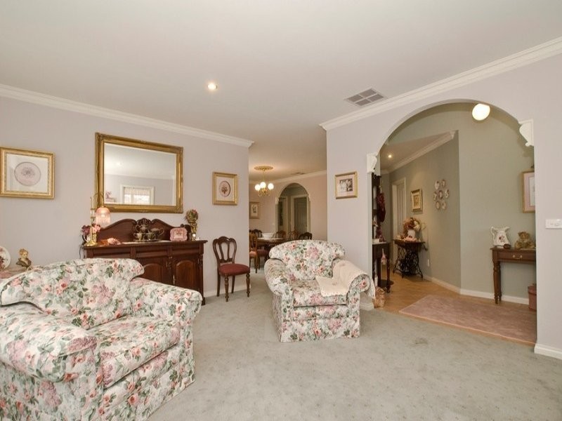 2 MORTON PLACE, Chirnside Park VIC 3116