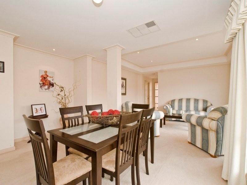 8 MAYFAIR COURT, Chirnside Park VIC 3116