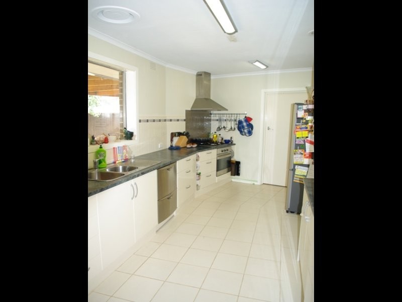 18 Lade Avenue, Kilsyth VIC 3137