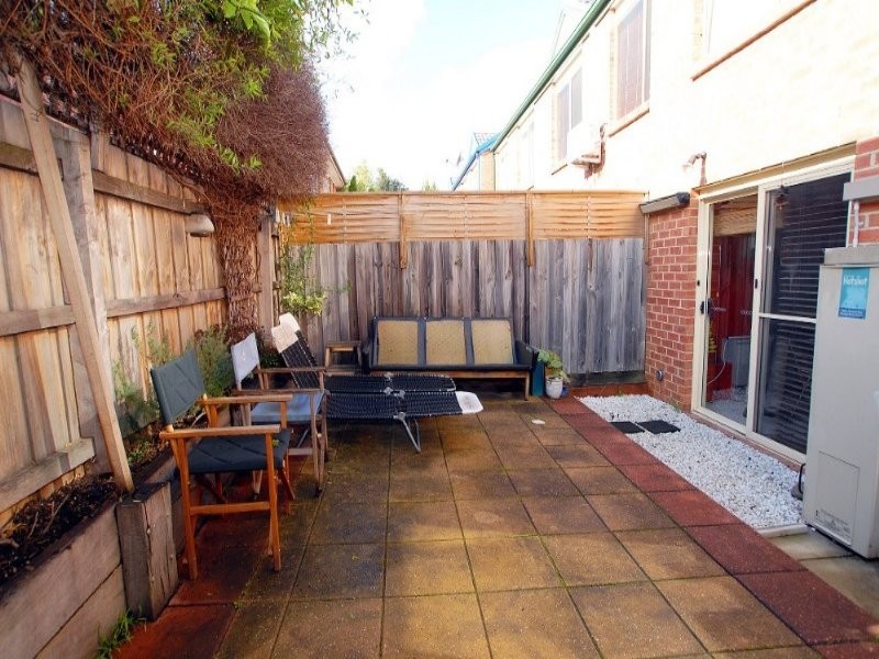 38 Kierens Way, Chadstone VIC 3148