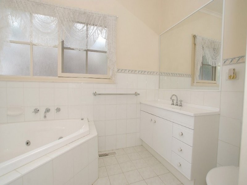 102 Bogong Ave, Glen Waverley VIC 3150