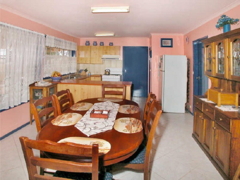 24 Perry Close, Melton VIC 3337