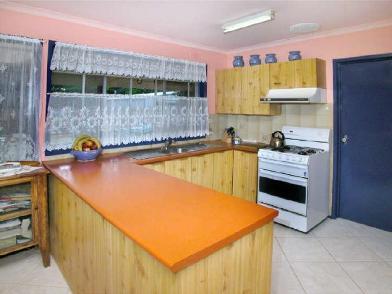 24 Perry Close, Melton VIC 3337