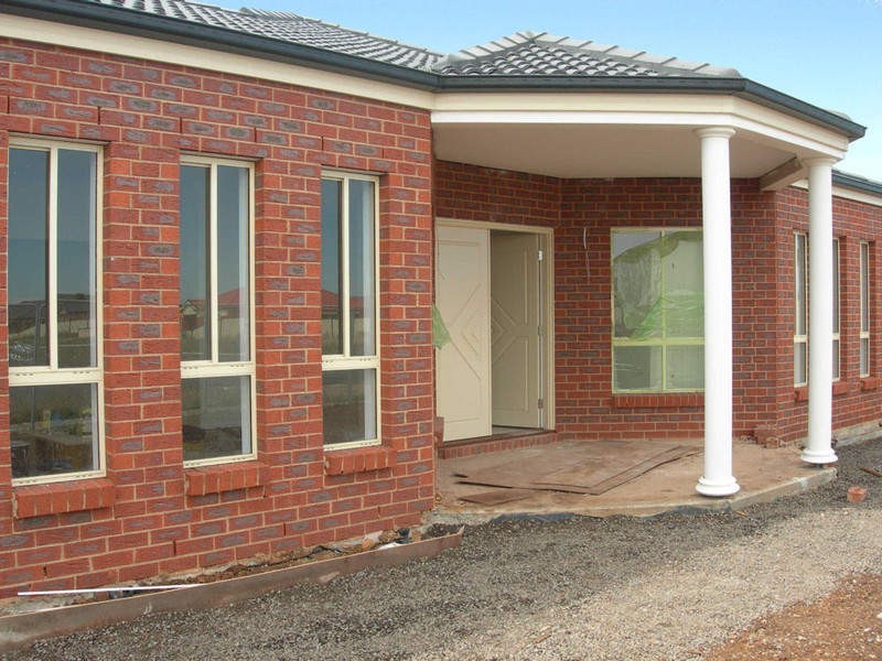 20 Scarborough Crescent, Melton West VIC 3337