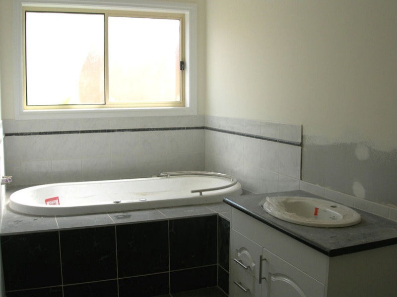 20 Scarborough Crescent, Melton West VIC 3337