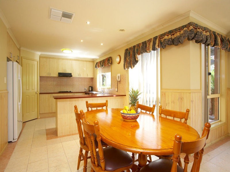 2 Gleneagles Drive, Melton West VIC 3337