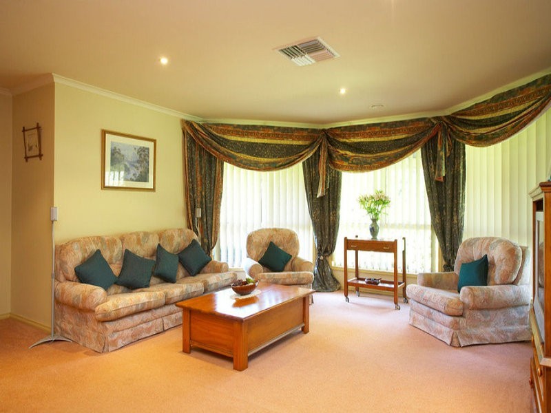 2 Gleneagles Drive, Melton West VIC 3337