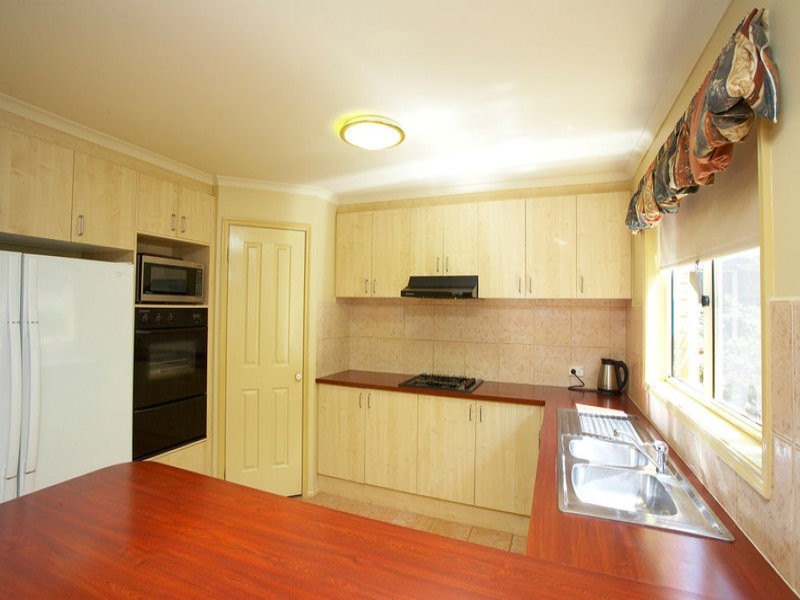 2 Gleneagles Drive, Melton West VIC 3337