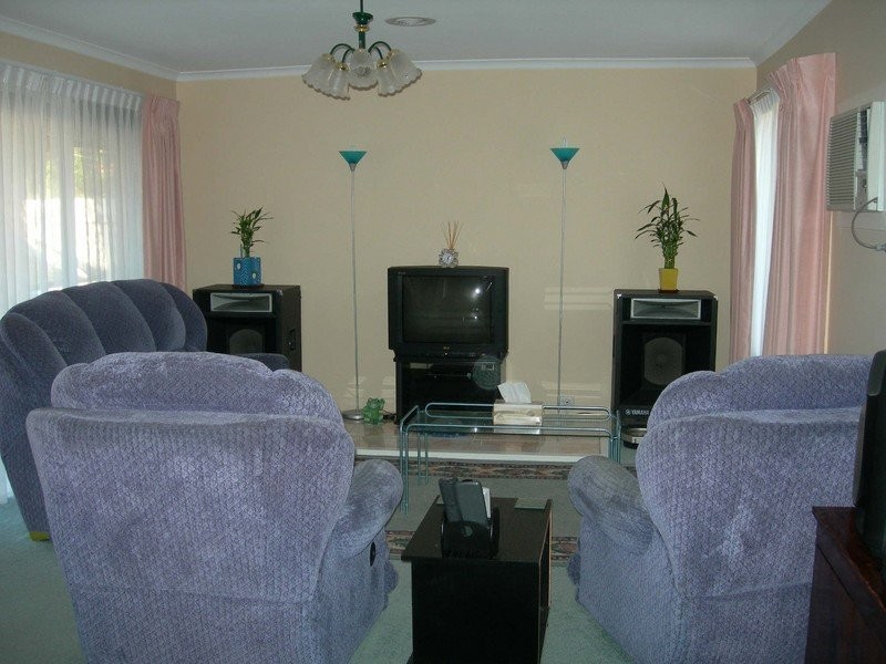 35 Blackwood Drive, Melton South VIC 3338