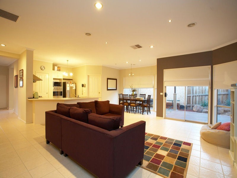 8 Viviannes Way, Darlingsford, Melton VIC 3337