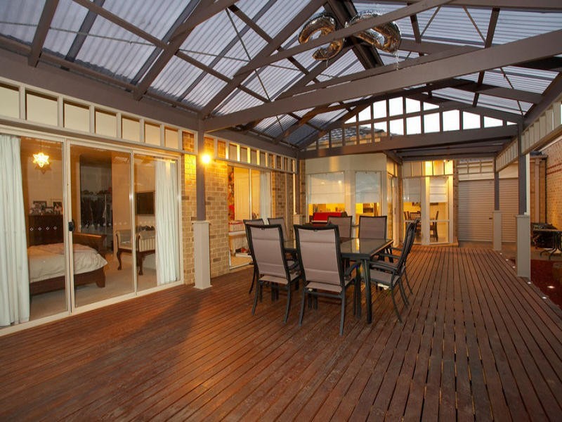 8 Viviannes Way, Darlingsford, Melton VIC 3337