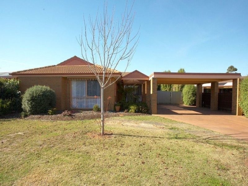 2 Silber Court, Melton West VIC 3337